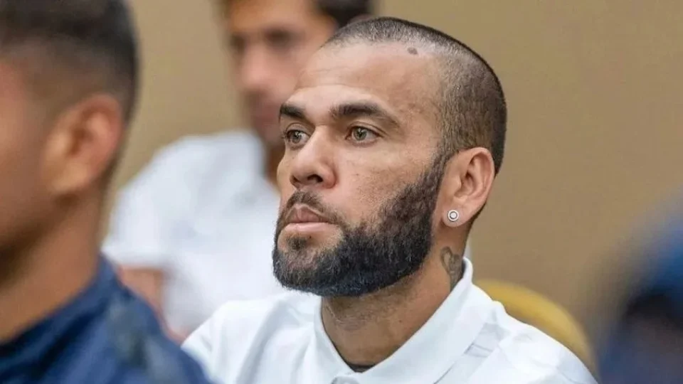 Justiça concede liberdade a Daniel Alves com fiança de R$ 5,5 milhões