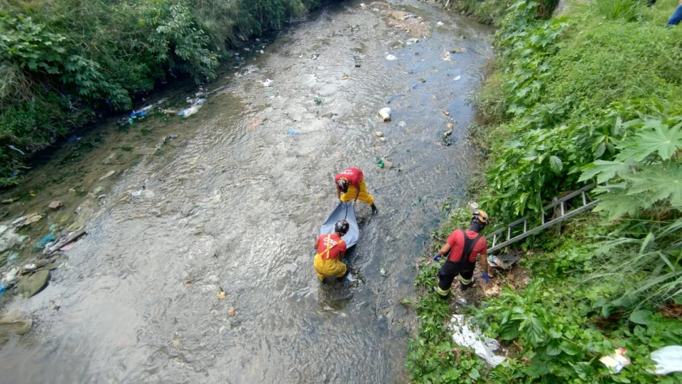 Corpo é encontrado dentro de um igarapé no bairro Novo Aleixo