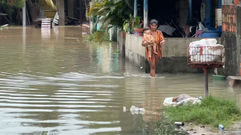 AO VIVO: Moradores pedem por providências sobre alagamentos em ruas do Armando Mendes