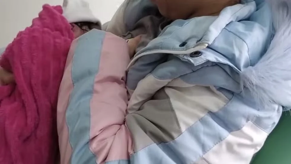 Após caminhar por 10 km, jovem dá à luz em casa em bairro que mais sofreu com as chuvas em Petrópolis