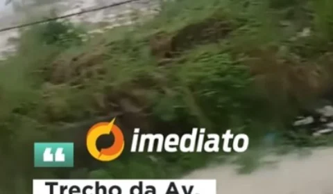 Forte chuva deixa trecho da AV. Torquato Tapajós  comprometida