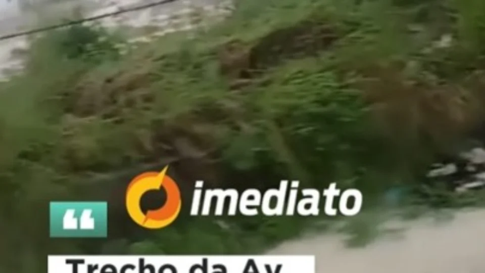 Forte chuva deixa trecho da AV. Torquato Tapajós  comprometida