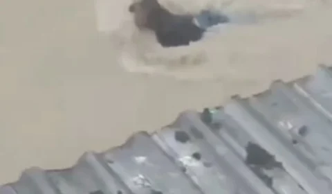 Vídeo: Homem é arrastado pela força d’água em Manaus