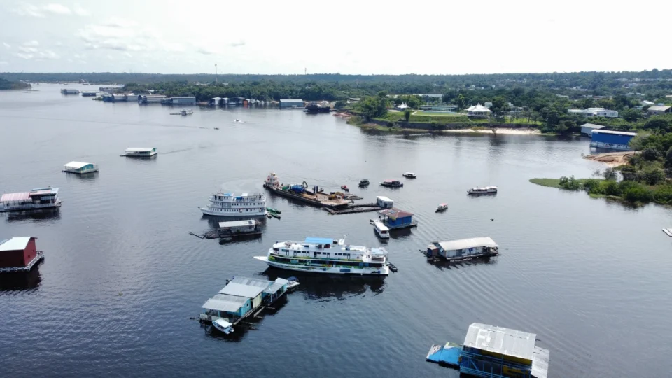 Operação para retirada de flutuantes do Tarumã-Açu inicia em Manaus
