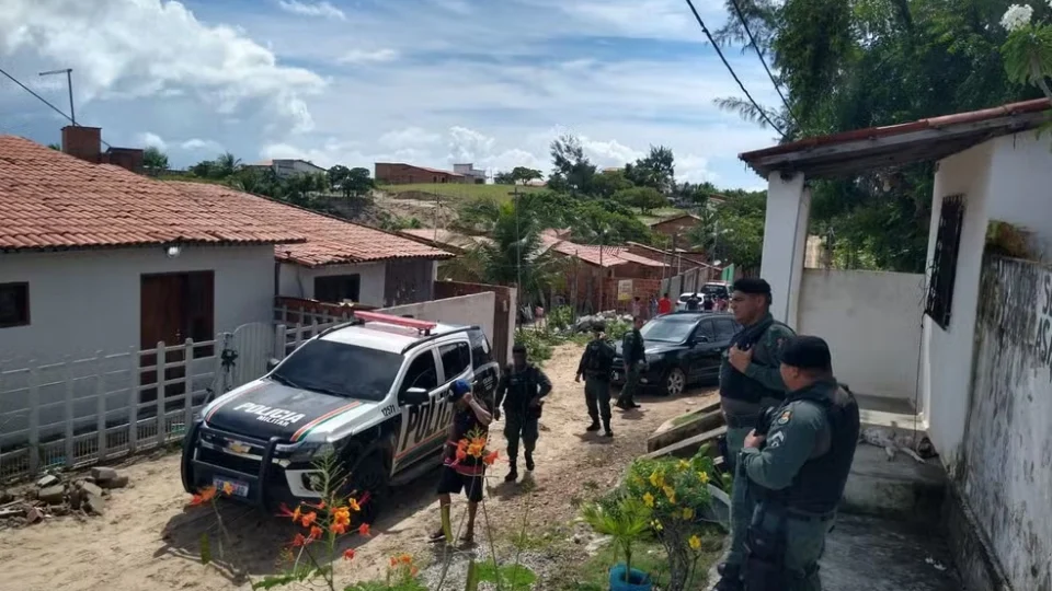 Tia-avó e adolescente são capturados por morte de criança encontrada com marcas de violência sexual