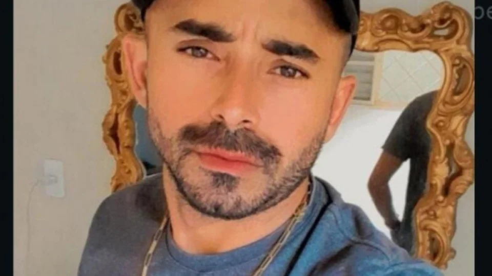 Homem mata novo namorado da ex a tiros e fere filho