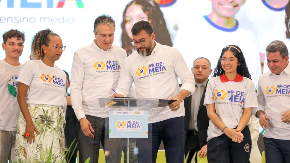 Governador Wilson Lima e ministro da Educação Camilo Santana lançam programa Pé-de-Meia no Amazonas