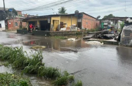 Moradores do bairro Armando Mendes denunciam prejuízos causados pela forte chuva
