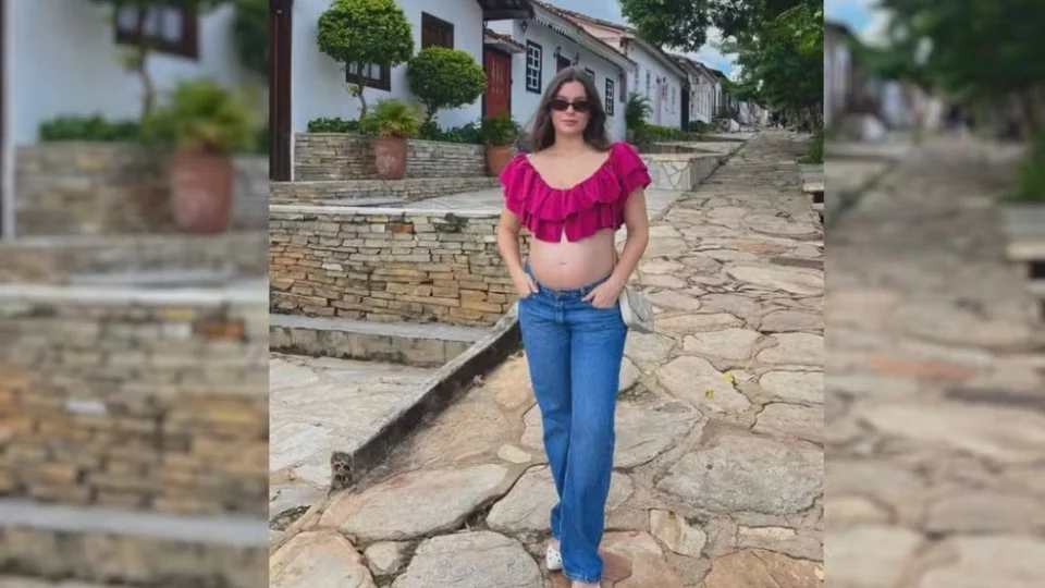 Influenciadora grávida morre com suspeita de dengue; bebê também morreu