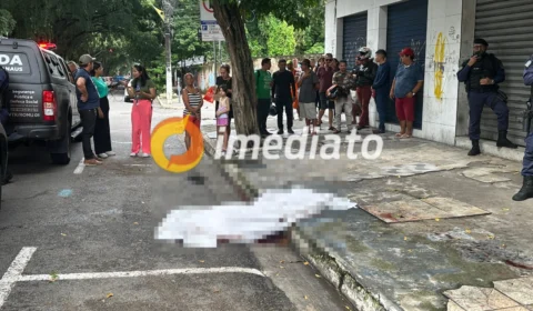 Homem é morto a facadas no Centro de Manaus, após briga em bar