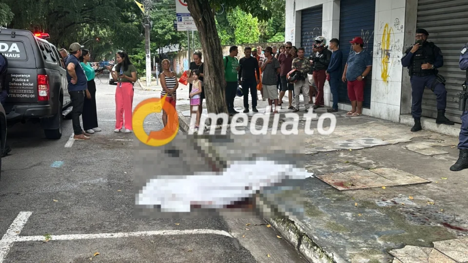Homem é morto a facadas no Centro de Manaus, após briga em bar