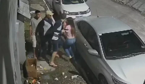 Trio rouba carro e faz mulher de refém em Fortaleza