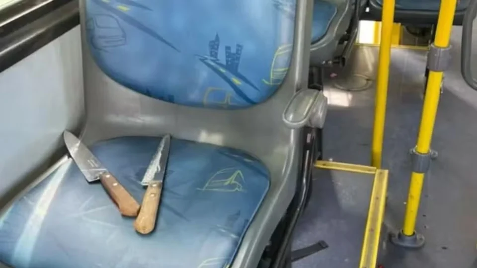 Suspeito de vários assaltos é morto a tiros por policial à paisana ao tentar crime em ônibus