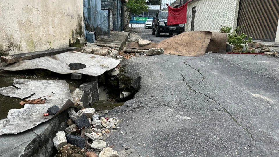 Moradores da rua 31 de março, no Japiim, denunciam negligência com infraestrutura