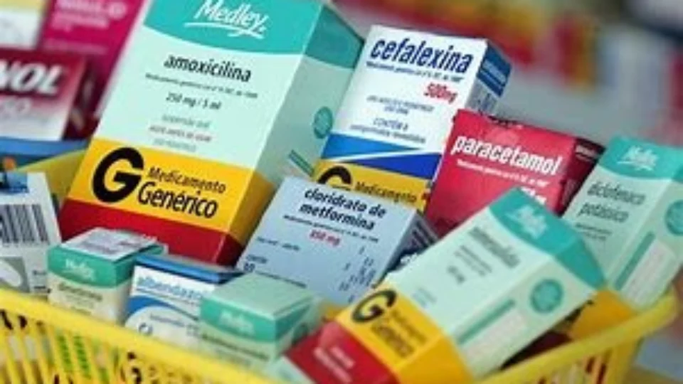 Medicamentos podem ficar até 4,5% mais caros a partir deste domingo