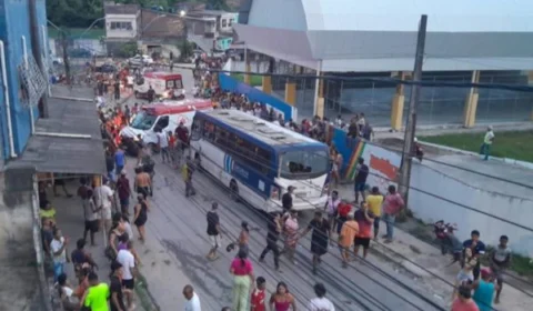 Ônibus atropela integrantes de procissão; 4 pessoas morreram e 20 ficaram feridas