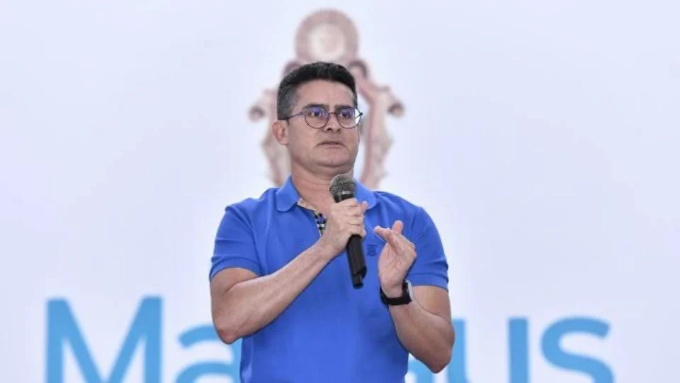 David Almeida vira manchete nacional ao andar de jatinho e reclamar por não receber o 13º e férias