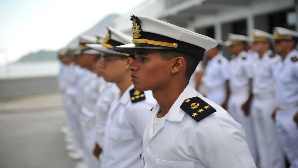 Oportunidade na Marinha: Concurso de nível médio com salários atrativos de até R$ 6,2 mil