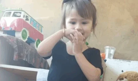 Menina é colocada morta em mala por mãe e padrasto: “Morreu de tanto apanhar”