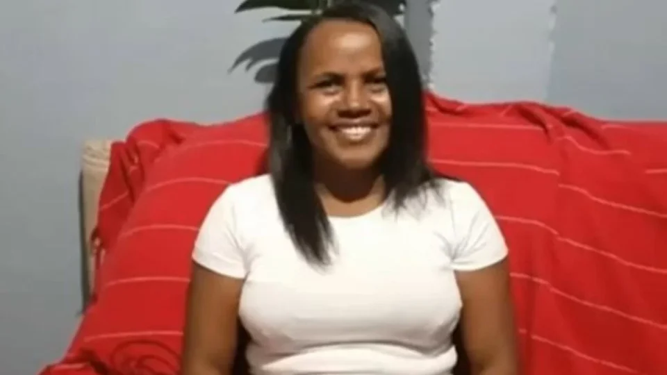 “Mata-leão” e enforcamento com camiseta: filho relata como matou a mãe