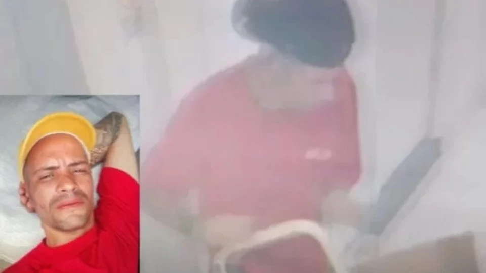 Vídeo mostra pai levando cadáver da filha antes de carbonizá-la; veja