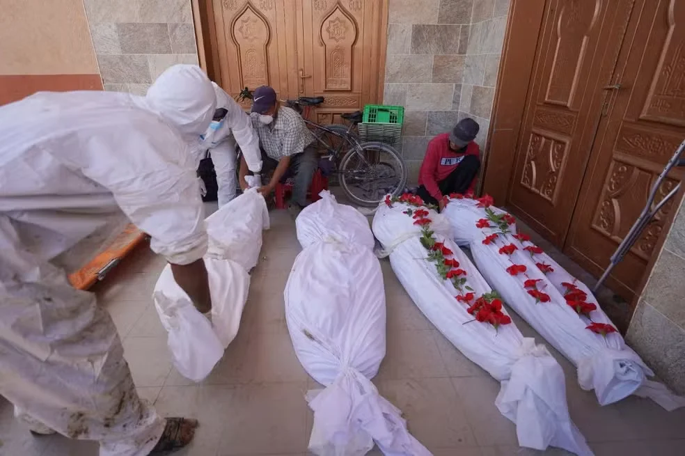 Cerca de 200 corpos sao encontrados dentro de vala em Gaza