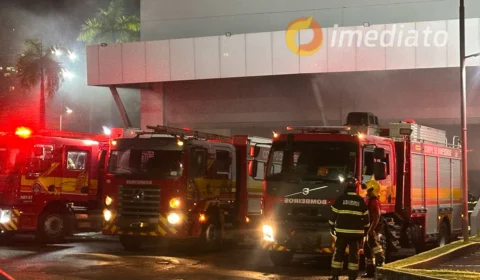 Incêndio de grande proporção atinge shopping center na Ponta Negra
