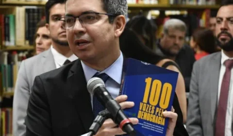 Senado Lança Livro que descreve Jair Bolsonaro como ‘Fascista’