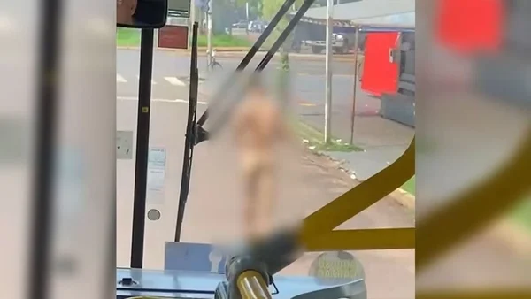 VEJA VÍDEO: Peladão é contido com spray de pimenta no meio da rua