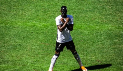 Com gol do ‘Pantera Negra’ Flamengo perde de 2 a 0 para o Botafogo