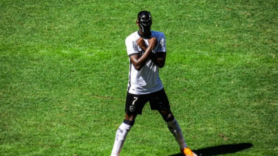 Com gol do ‘Pantera Negra’ Flamengo perde de 2 a 0 para o Botafogo