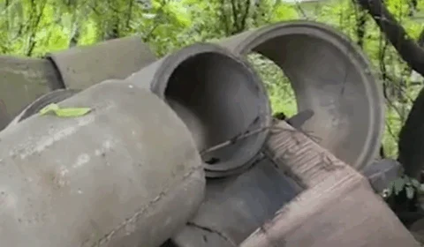 Cemitério de tubos de concreto para drenagem é descoberto no Adrianópolis