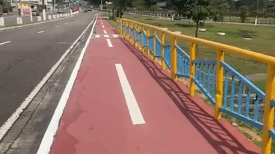 Prefeitura pinta calçada e a transforma em ‘ciclovia’ no Dom Pedro