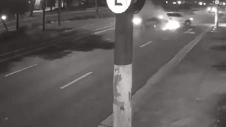 VEJA VÍDEO: imagem mostra momento que  Porsche atinge carro e mata homem