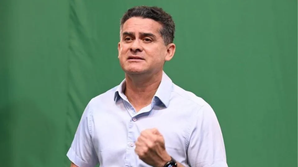 David Almeida  mantém reajuste de 1,79% para servidores da saúde de Manaus