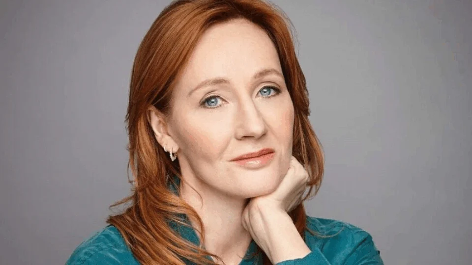 Autora de ‘Harry Potter’ desafia lei anti-ódio com discurso transfóbico: ‘Me prendam’