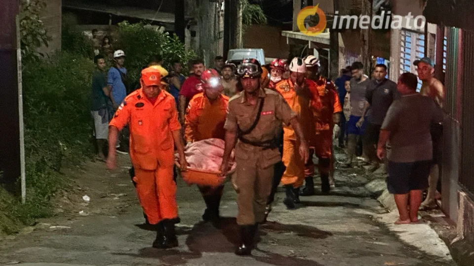 Idosa Fica Ferida Após Desabamento de Laje em Manaus