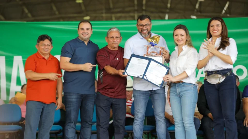 Em Borba, Wilson Lima entrega investimentos de R$ 34 milhões, incluindo pavimentação do Ramal do Mapiá