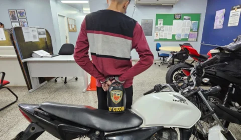 Homem é preso com moto roubada no bairro Compensa