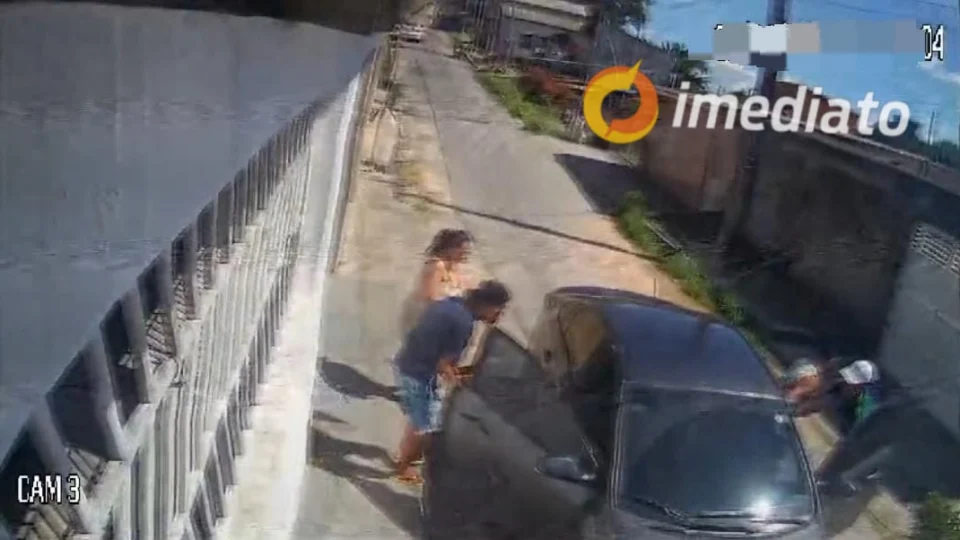 VEJA VÍDEO: Bandidos rendem família e roubam carro no Parque das Laranjeiras