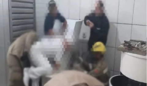 Veja momento em que trabalhador com braço preso em máquina é socorrido