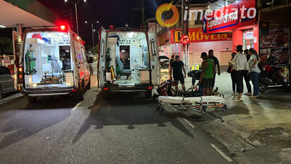 Motorista de app e passageira ficam feridos após colisão com carro na avenida Constantino Nery