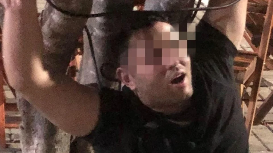 VEJA VÍDEO: policial é amarrado a árvore após briga em bar