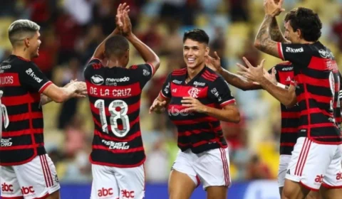 De la Cruz dá show, e Flamengo vence o São Paulo pelo Brasileirão