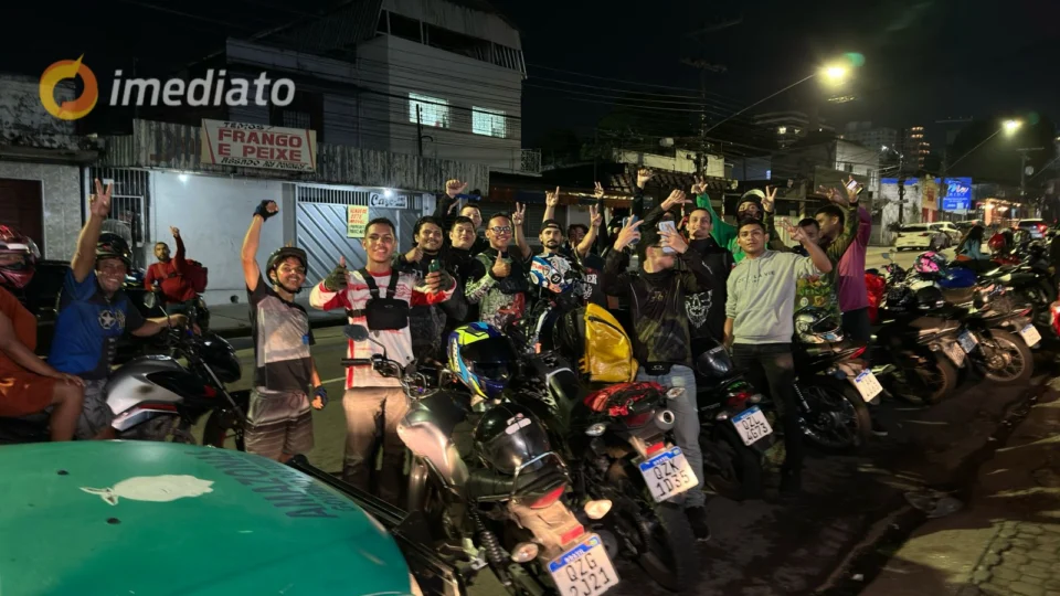 Motoboy é agredido e classe aguarda agressor em frente a delegacia