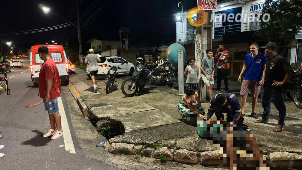Colisão entre carro e moto deixa motociclista e passageiro feridos na Avenida das Torres