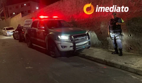 Carros roubados são abandonados em rua na zona Norte de Manaus