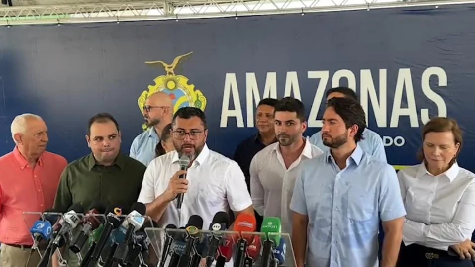 Wilson Lima entrega apartamentos do Residencial Ozias Monteiro II beneficiando 192 famílias