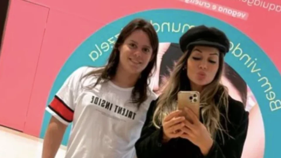 Maíra Cardi compartilha batismo do filho em rede social