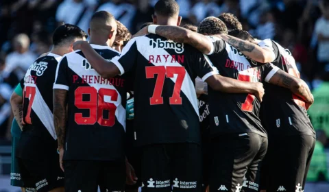 Vasco toma goleada do Criciúma e Ramón Díaz é demitido no vestiário
